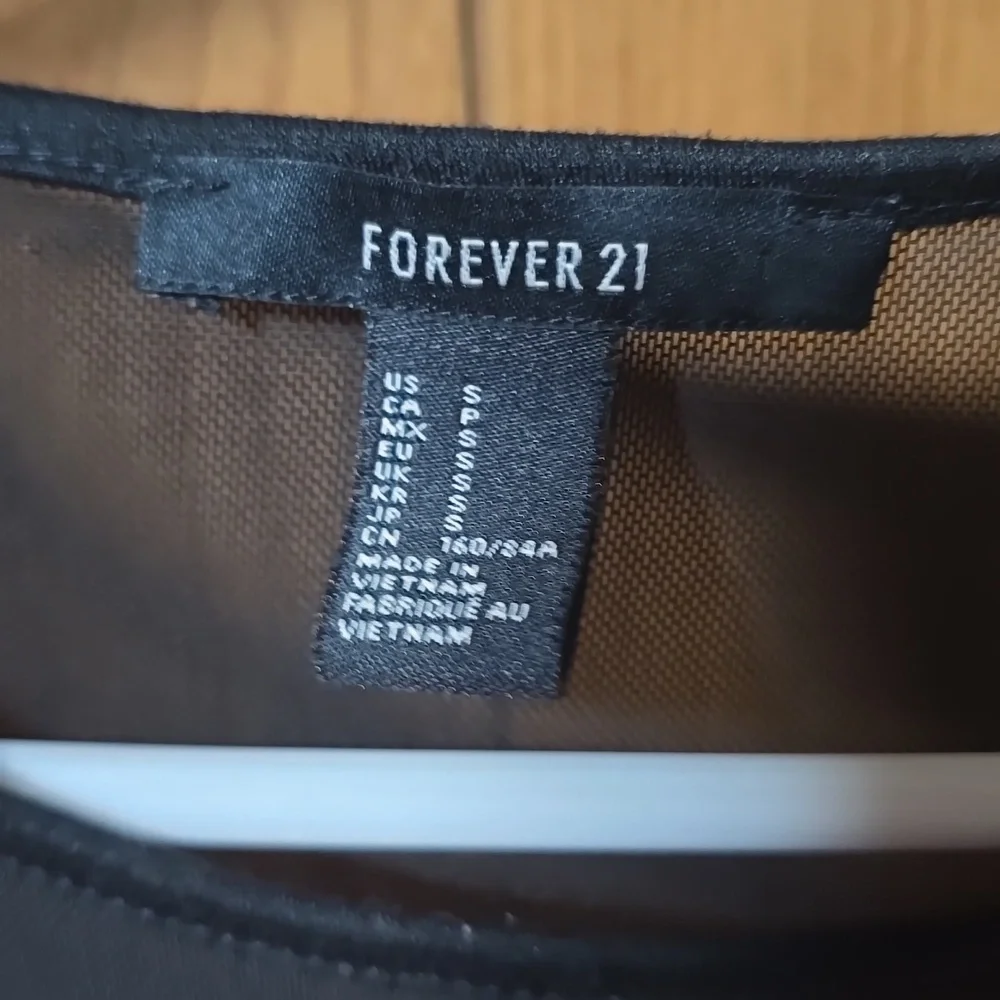 Forever 21 top - Picture 2 of 3